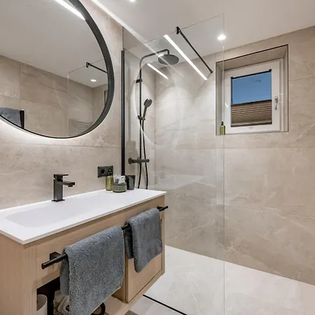 Seldon Apartment