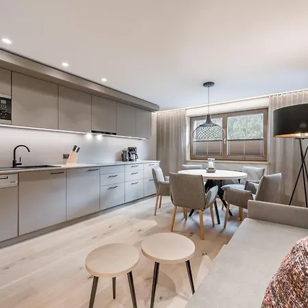 Seldon Apartment *