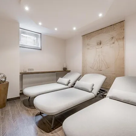 Seldon Apartment
